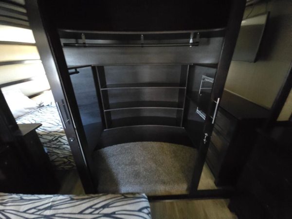 2018 Vanleigh RV Vilano 365RL - Image 22