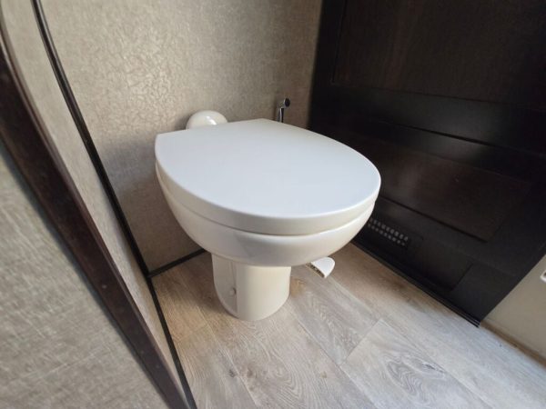 2018 Vanleigh RV Vilano 365RL - Image 26