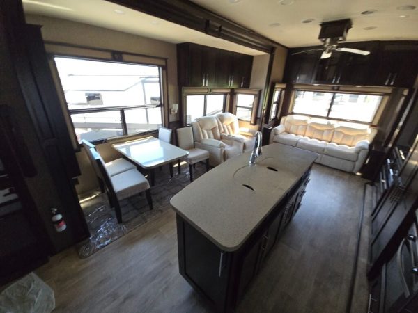 2018 Vanleigh RV Vilano 365RL - Image 9