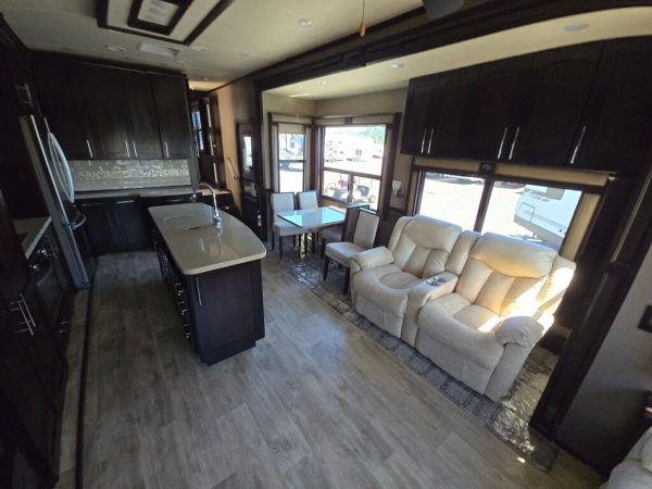 2018 Vanleigh RV Vilano 365RL - Image 10