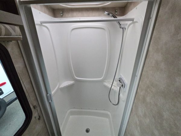 2018 Winnebago View 24D - Image 9