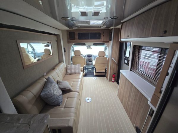 2019 Airstream Atlas Murphy Suite Tommy Bahama Edition - Image 13