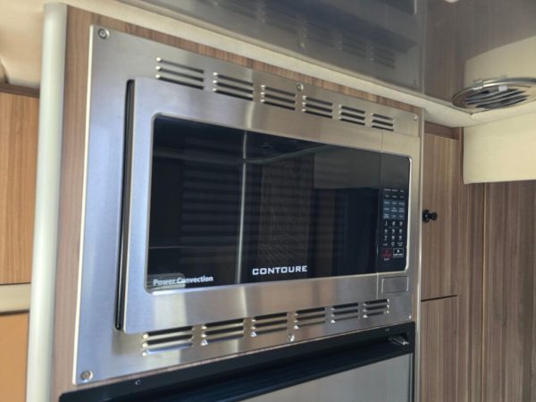 2019 Airstream Atlas Murphy Suite Tommy Bahama Edition - Image 19