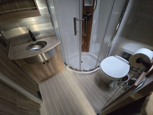 2019 Airstream Atlas Murphy Suite Tommy Bahama Edition - Image 20