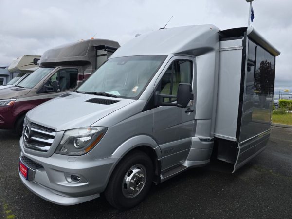 2019 Airstream Atlas Murphy Suite Tommy Bahama Edition - Image 3