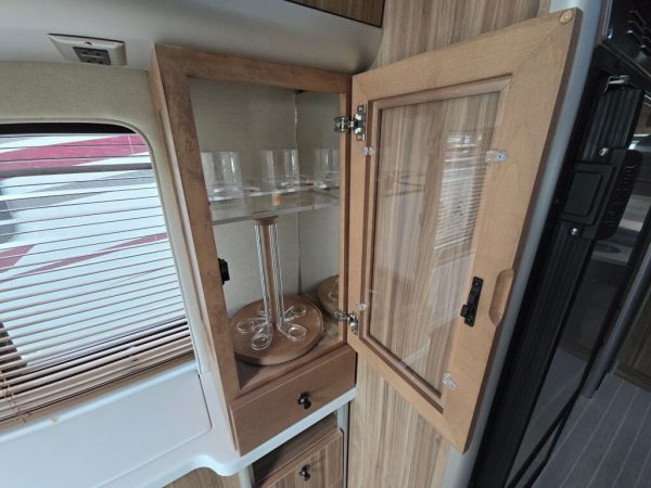 2019 Airstream Atlas Murphy Suite Tommy Bahama Edition - Image 26