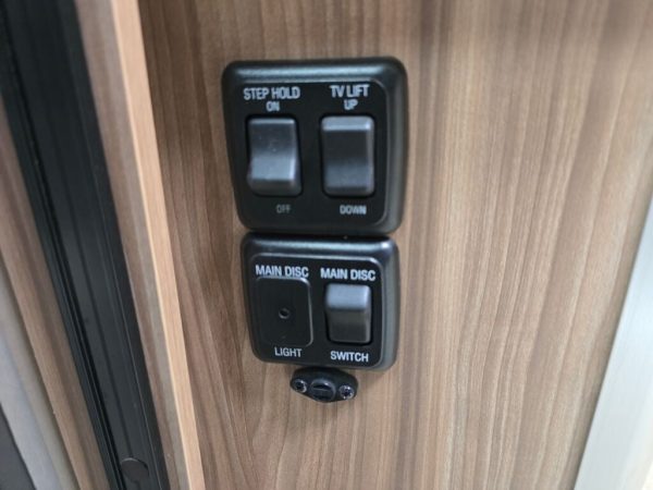 2019 Airstream Atlas Murphy Suite Tommy Bahama Edition - Image 28