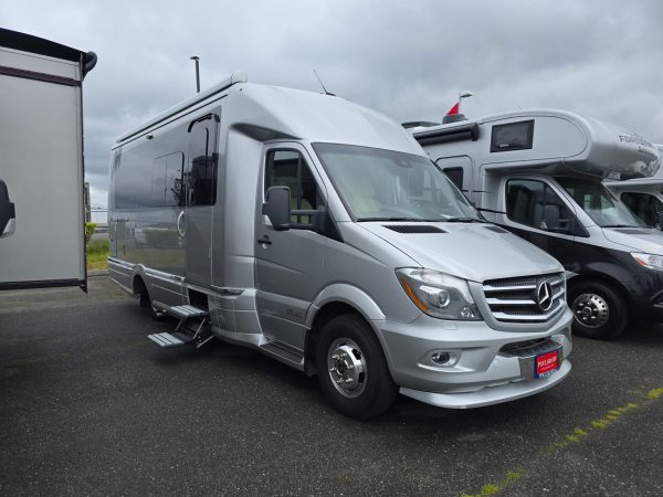 2019 Airstream Atlas Murphy Suite Tommy Bahama Edition - Image 32