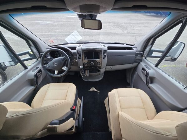 2019 Airstream Atlas Murphy Suite Tommy Bahama Edition - Image 8