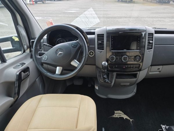 2019 Airstream Atlas Murphy Suite Tommy Bahama Edition - Image 9