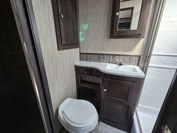 2019 Cruiser RV Shadow Cruiser 200RDS - Image 11