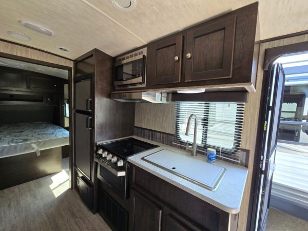 2019 Cruiser RV Shadow Cruiser 200RDS - Image 8