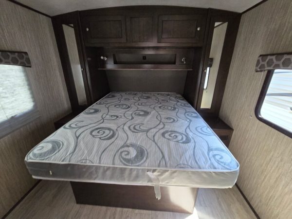 2019 Cruiser RV Shadow Cruiser 200RDS - Image 9