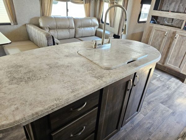 2019 Forest River Rainier 279RBSR - Image 13