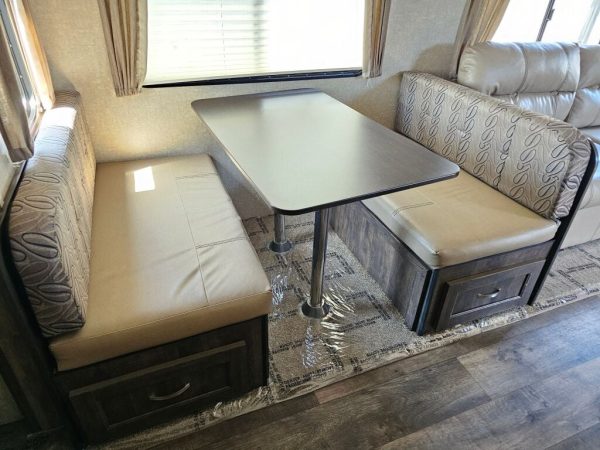 2019 Forest River Rainier 279RBSR - Image 18