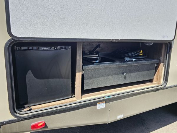 2019 Forest River Rainier 279RBSR - Image 5