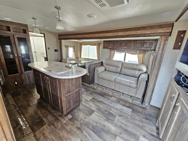 2019 Forest River Rainier 279RBSR - Image 8