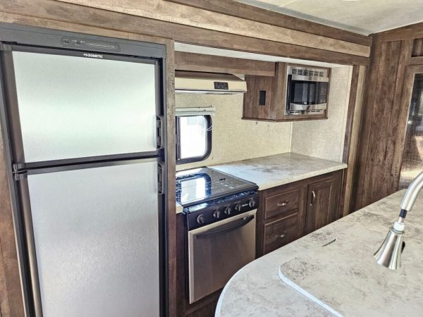 2019 Forest River Rainier 279RBSR - Image 9