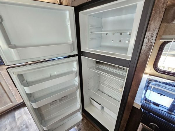 2019 Forest River Rainier 279RBSR - Image 10