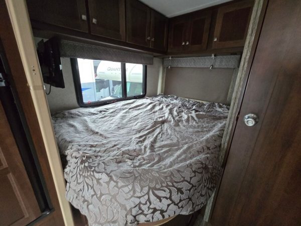 2019 Forest River Sunseeker 2400S MBS - Image 12