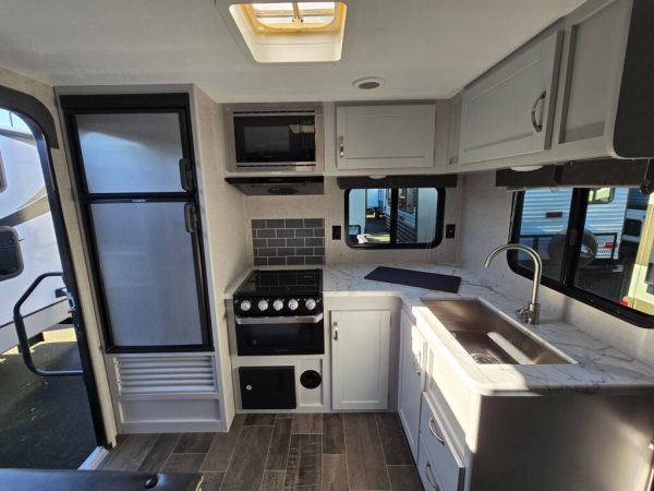 2019 Keystone Bullet 248RKSW - Image 8