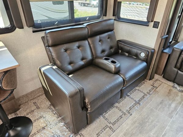 2019 Keystone Montana 3121RL - Image 11