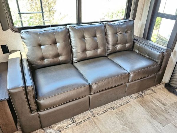 2019 Keystone Montana 3121RL - Image 12