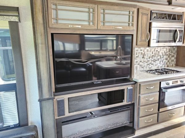 2019 Keystone Montana 3121RL - Image 14