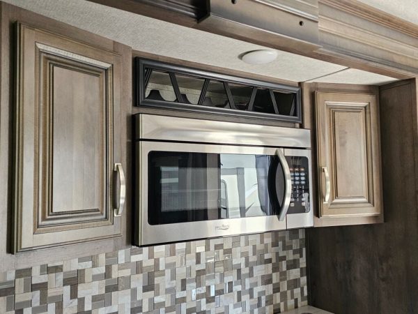 2019 Keystone Montana 3121RL - Image 15