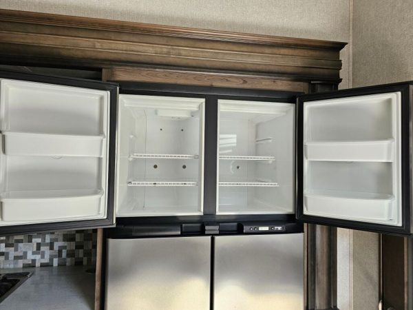 2019 Keystone Montana 3121RL - Image 23