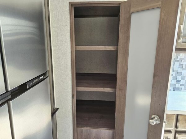 2019 Keystone Montana 3121RL - Image 24
