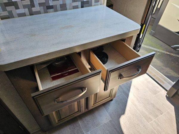 2019 Keystone Montana 3121RL - Image 26