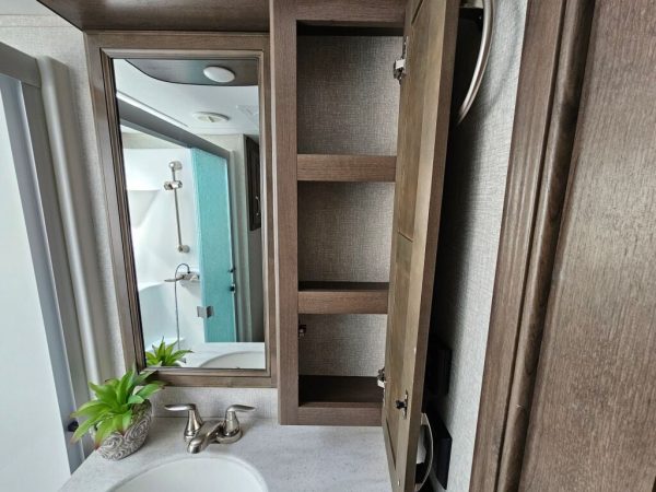 2019 Keystone Montana 3121RL - Image 33