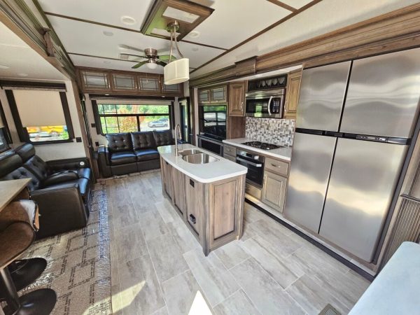 2019 Keystone Montana 3121RL - Image 10
