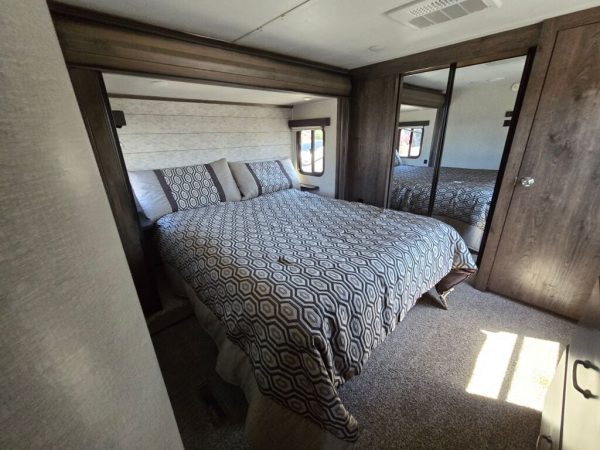 2019 Keystone Montana High Country 330RL - Image 12
