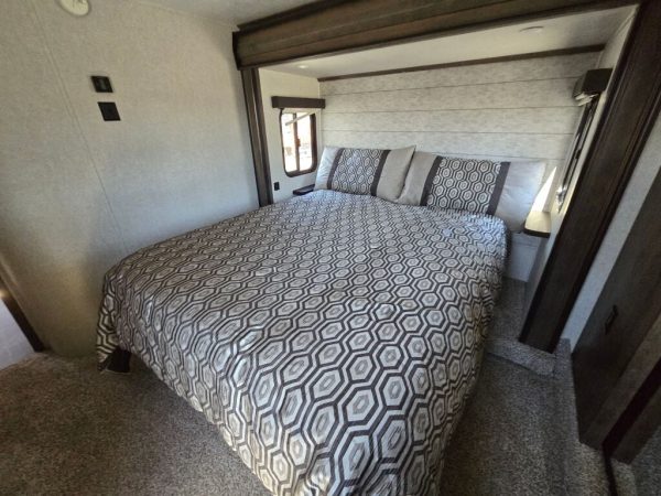 2019 Keystone Montana High Country 330RL - Image 13