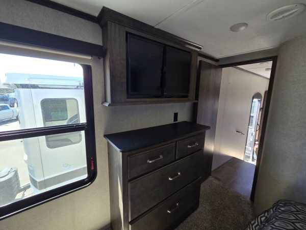 2019 Keystone Montana High Country 330RL - Image 14