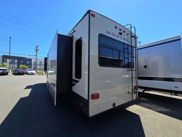 2019 Keystone Montana High Country 330RL - Image 4