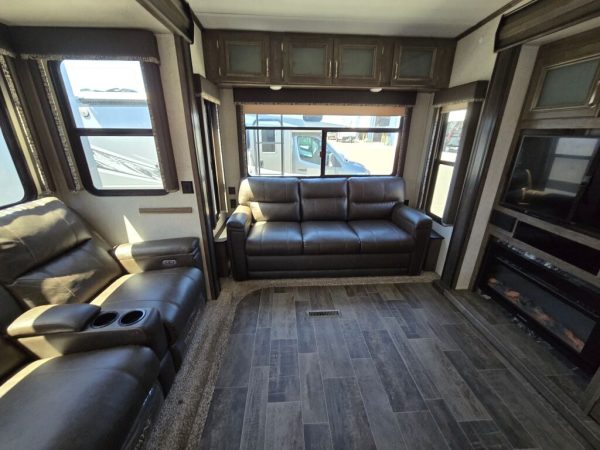 2019 Keystone Montana High Country 330RL - Image 8