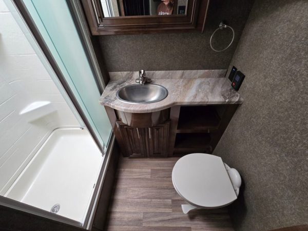 2019 Thor Motor Coach Miramar 35.2 - Image 15