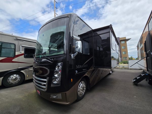2019 Thor Motor Coach Miramar 35.2 - Image 19