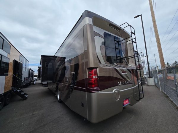 2019 Thor Motor Coach Miramar 35.2 - Image 4