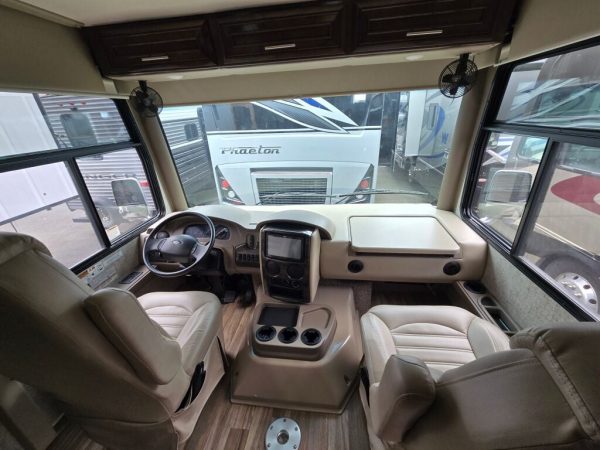 2019 Thor Motor Coach Miramar 35.2 - Image 5