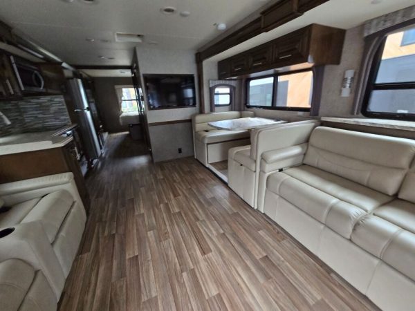 2019 Thor Motor Coach Miramar 35.2 - Image 7