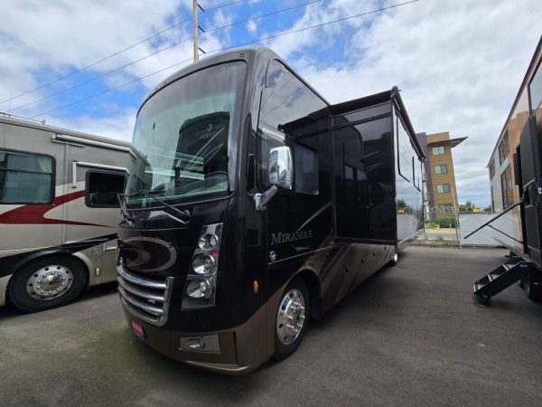 2019 Thor Motor Coach Miramar 35.2