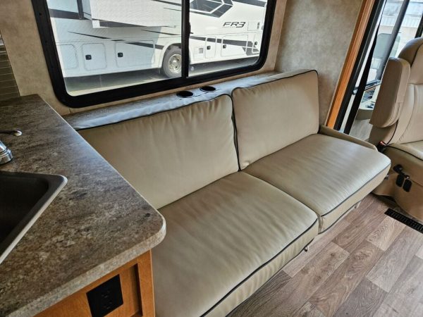 2019 Winnebago Vista 29V - Image 11