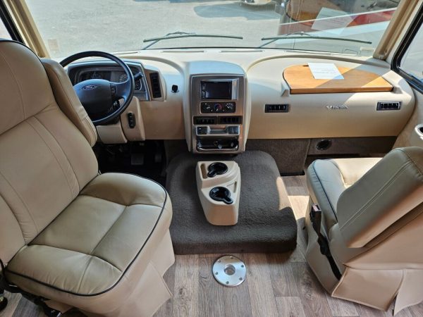 2019 Winnebago Vista 29V - Image 5
