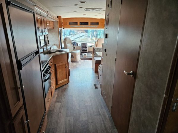 2019 Winnebago Vista 29V - Image 8