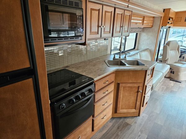 2019 Winnebago Vista 29V - Image 9