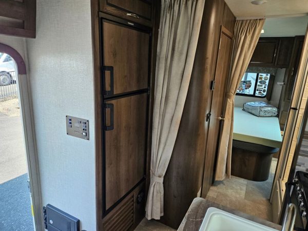 2020 Coachmen Freelander Value Leader 27QB - Image 14